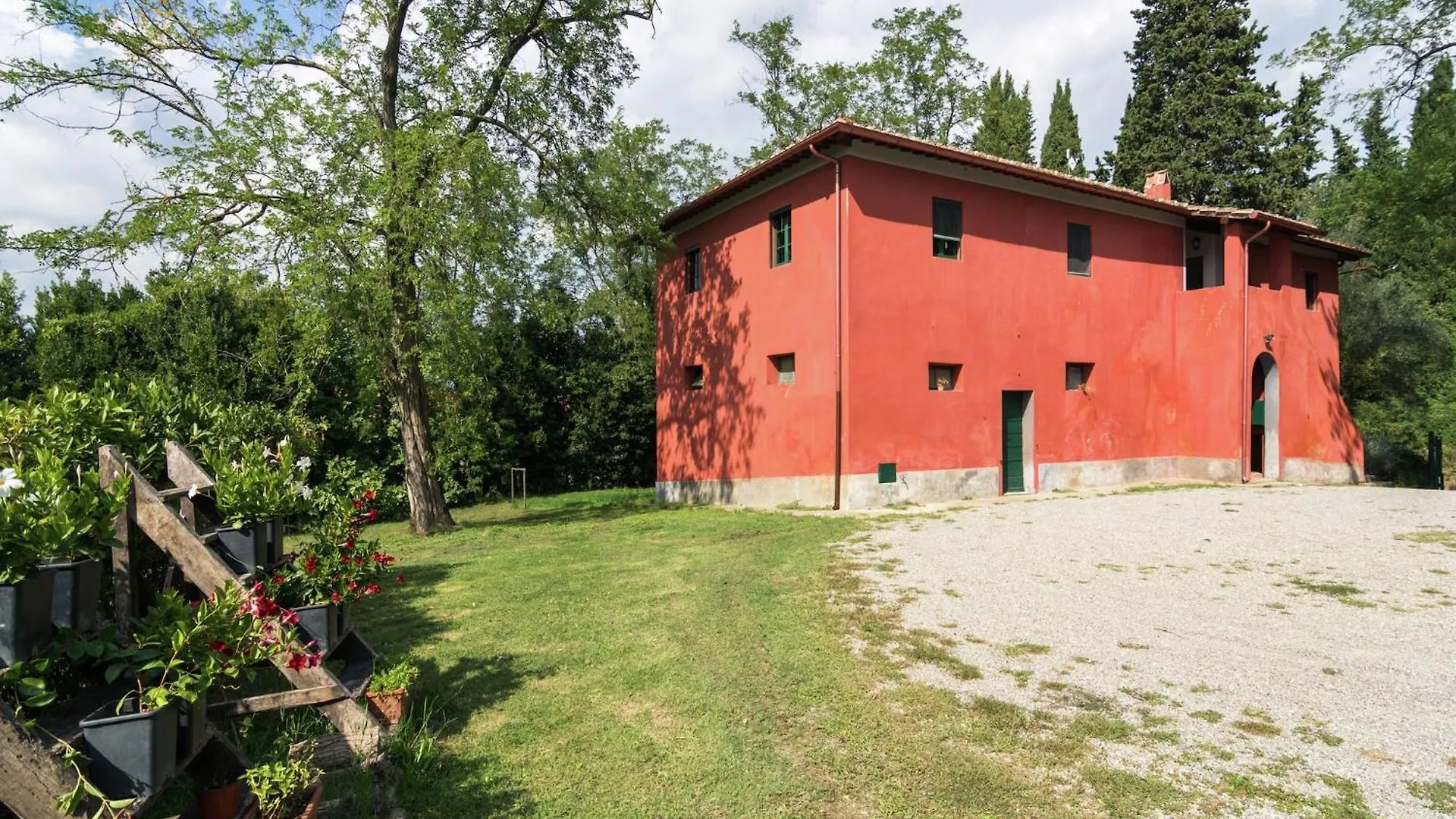 Holiday home Apartment With Large Garden And Pool On The Hills Of Pisa Italy